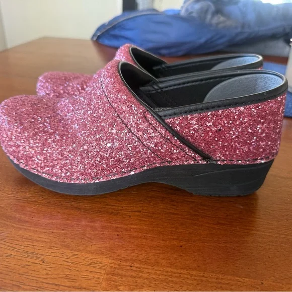 Very Gently Preowned/Excellent Condition Dansko XP Glitter Clogs in Pink - Picture 5 of 11